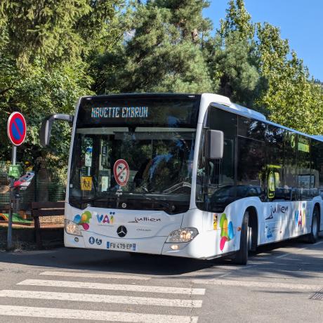 Photo bus Vaï Plan d'eau Embrun Photo bus Vaï Plan d'eau Embrun